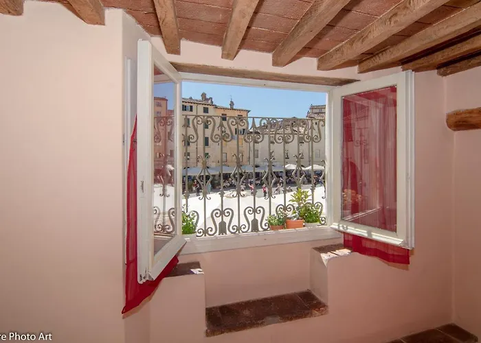 Casa Anfiteatro * ルッカ