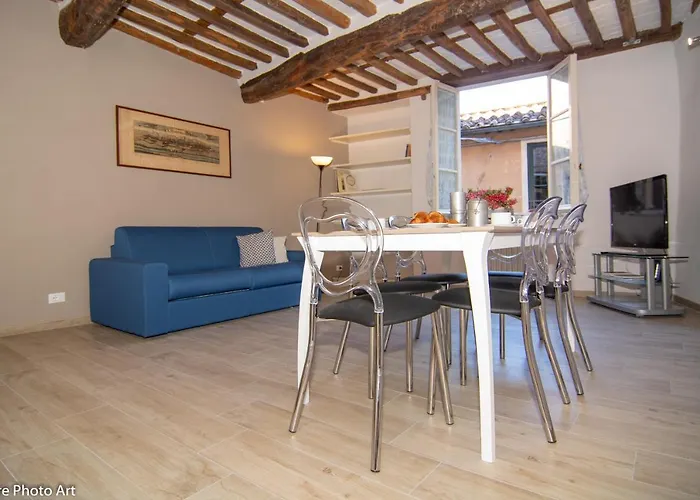 Casa Anfiteatro * ルッカ